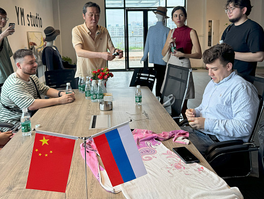 Переговорные процессы и посещение производств: первая бизнес-миссия модной индустрии Приморья проходит в Китае